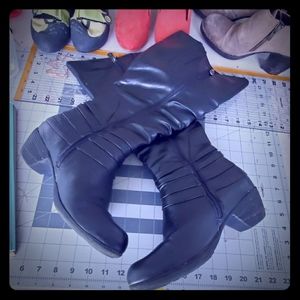 8.5 Jessica Cline Black Slouchy Boots